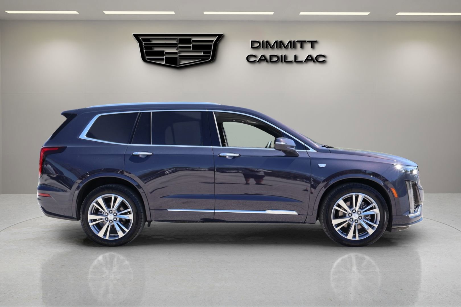 Certified 2025 Cadillac XT6 Premium Luxury w/ Platinum Package image 6