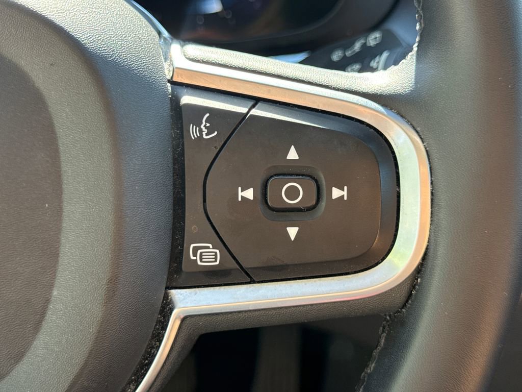 Used 2023 Volvo XC60 B5 Core FWD image 33