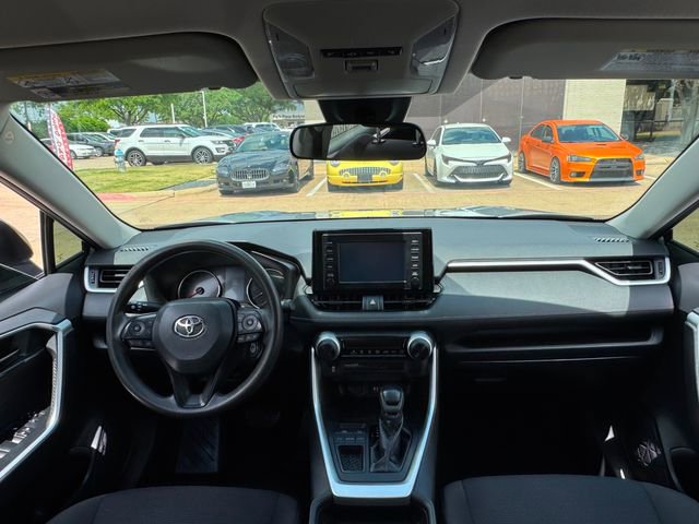 Used 2019 Toyota RAV4 LE w/ Carpet Mat Package image 8
