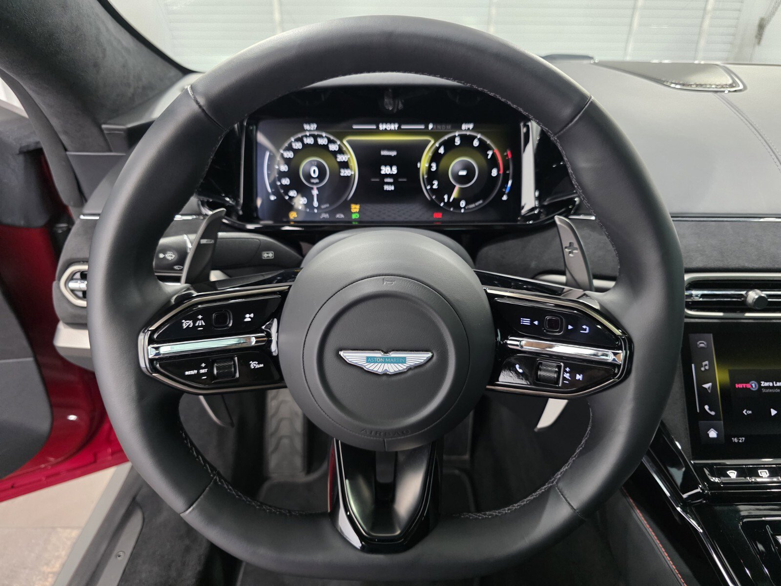Used 2025 Aston Martin V8 Vantage Coupe image 11