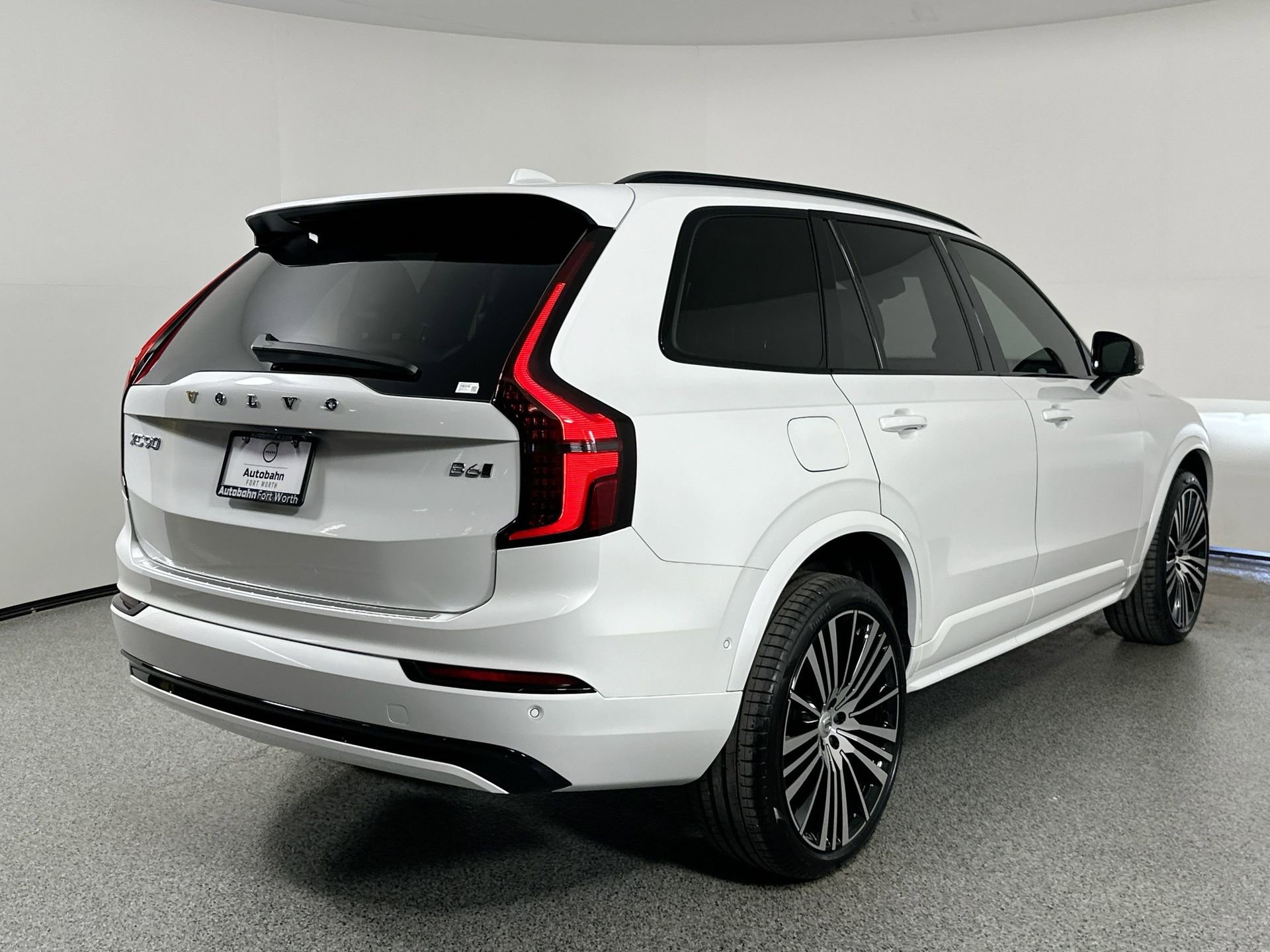 New 2026 Volvo XC90 B6 Ultra w/ Lounge Package image 4