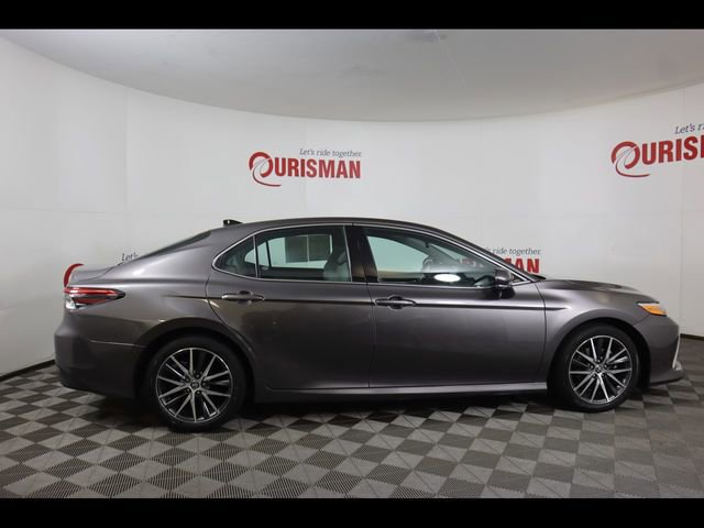 Used 2023 Toyota Camry XLE w/ Cold Weather Package image 11