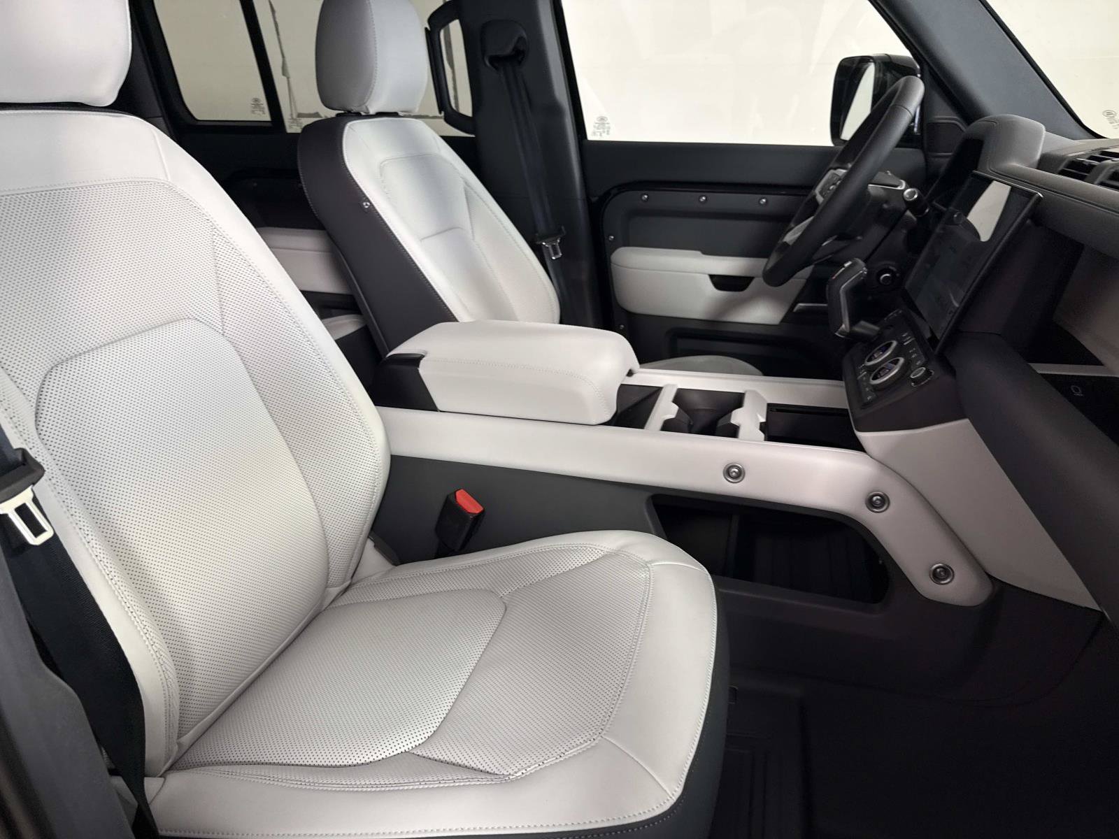 New 2026 Land Rover Defender 110 X-Dynamic SE AWD/4WD image 10