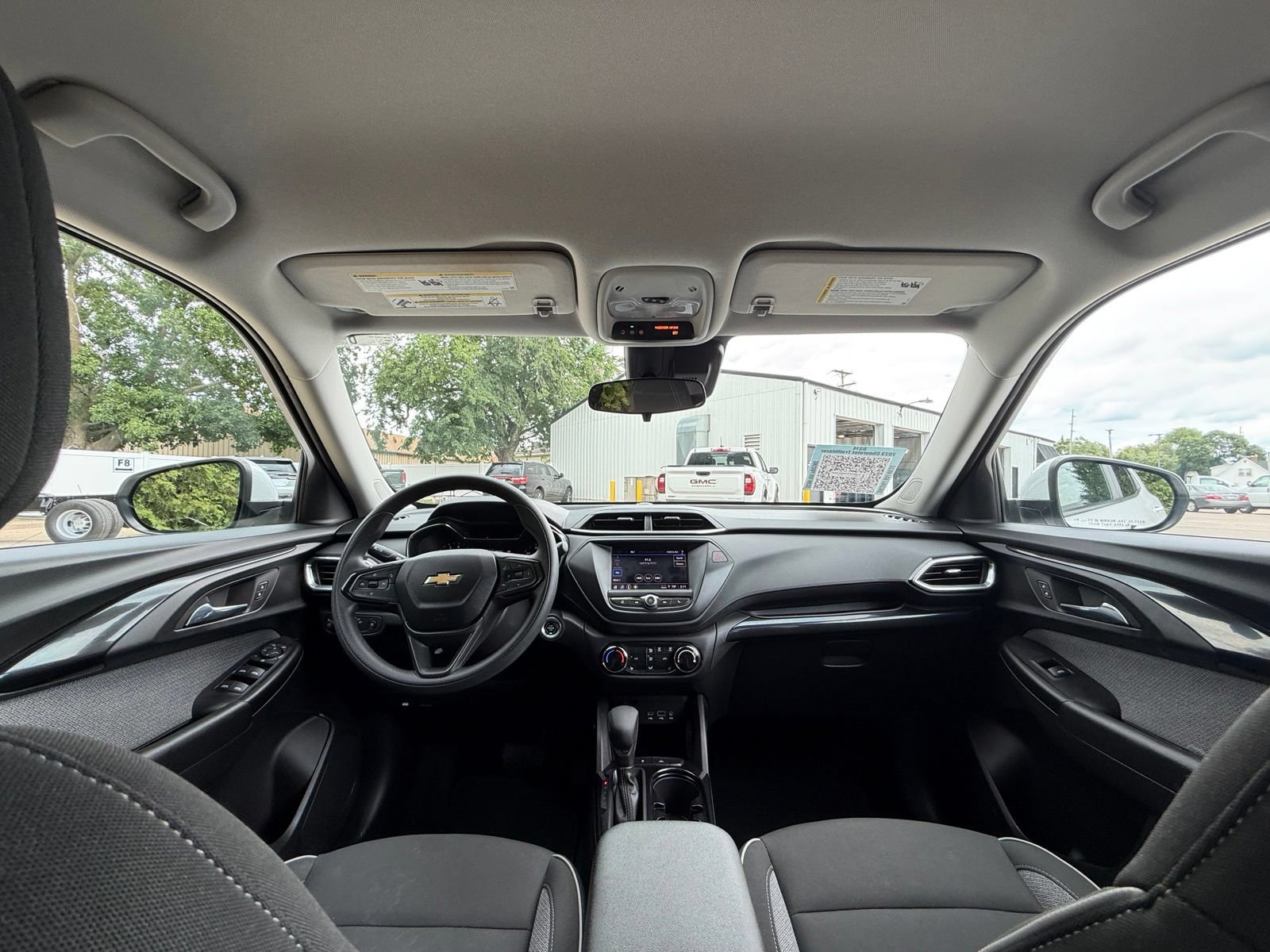 Used 2023 Chevrolet TrailBlazer LT FWD image 32