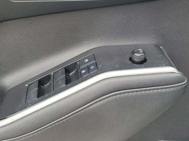 Used 2021 Toyota Highlander L FWD image 18