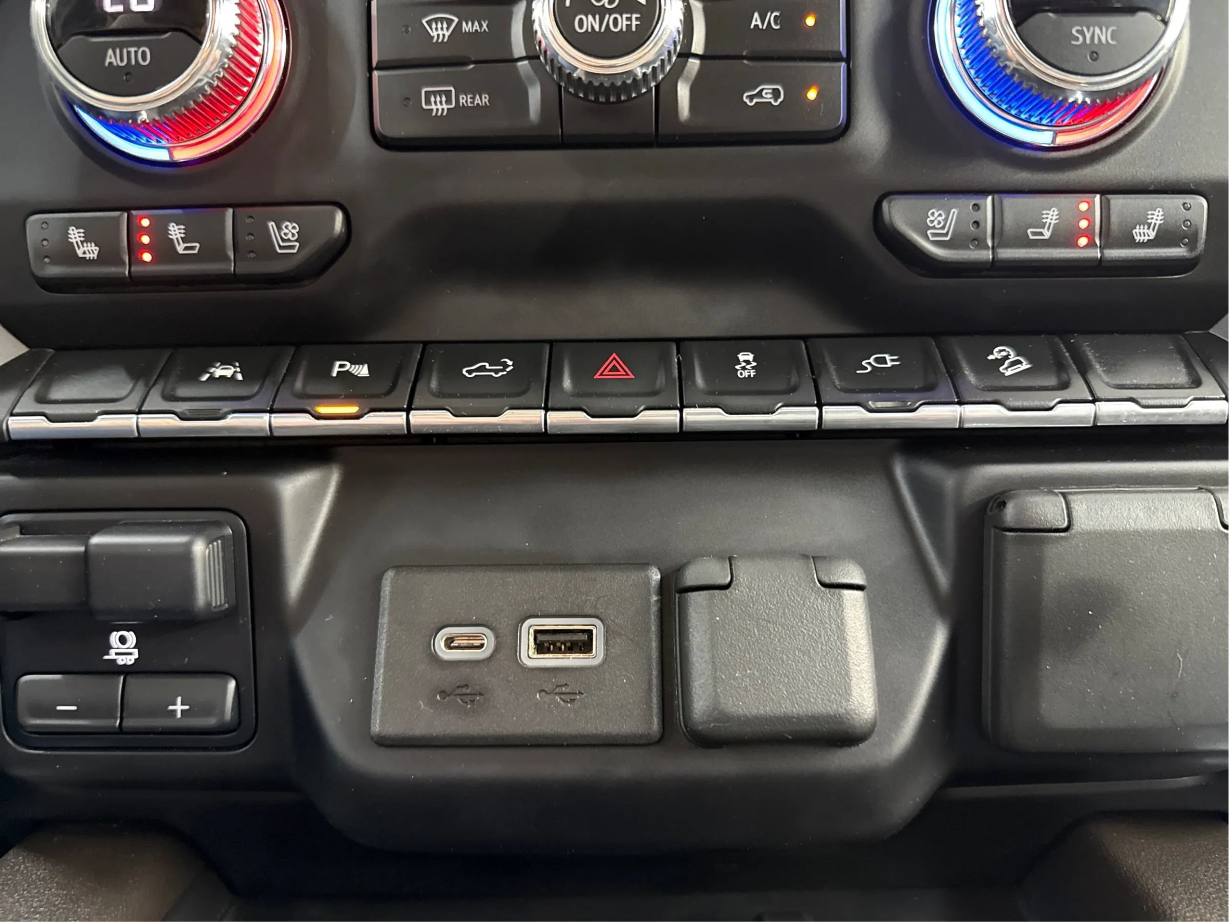 Used 2022 GMC Sierra 1500 Denali w/ Driver Alert Package II AWD/4WD image 43
