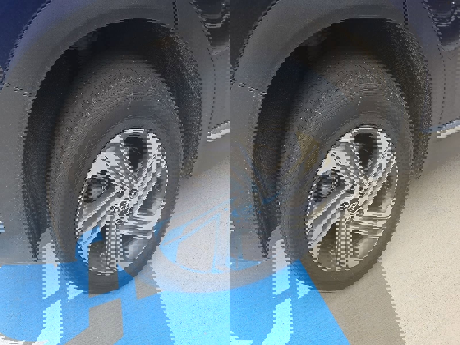 Used 2023 Hyundai Santa Fe SEL w/ Premium Package FWD image 4