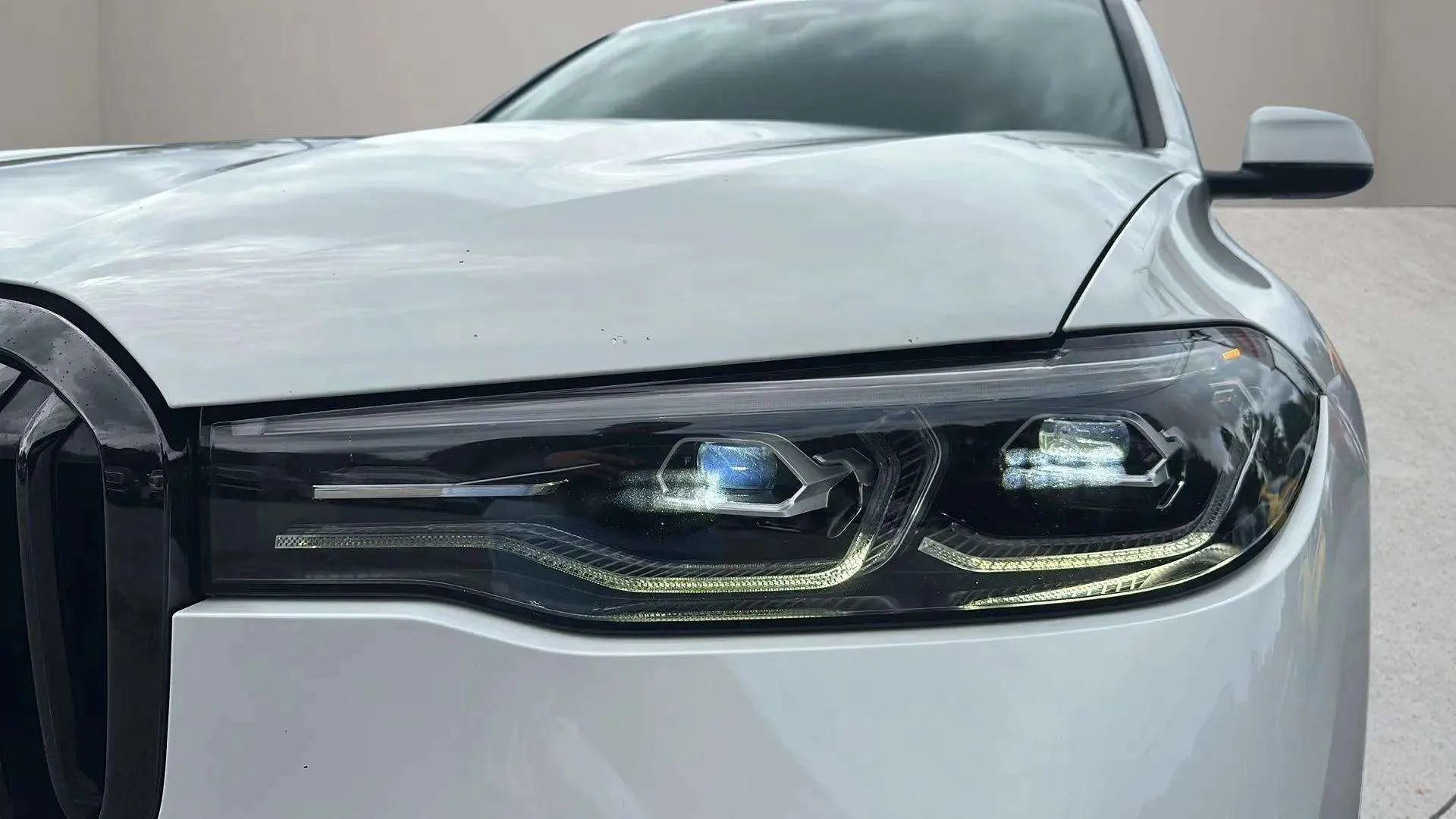 Used 2020 BMW X7 xDrive40i w/ M Sport Package image 3