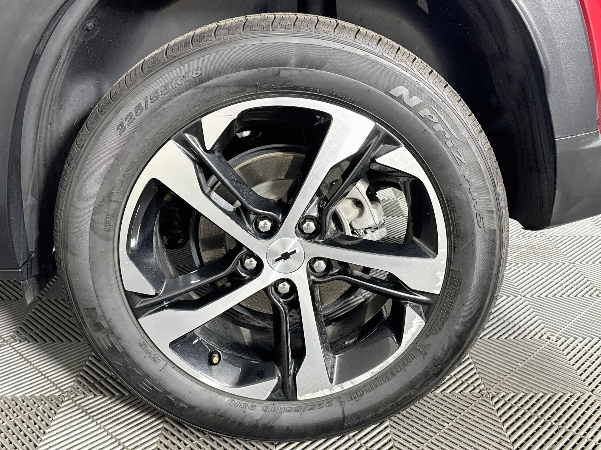 Used 2024 Chevrolet Trax RS FWD image 34