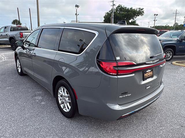 Used 2025 Chrysler Pacifica Select FWD image 6