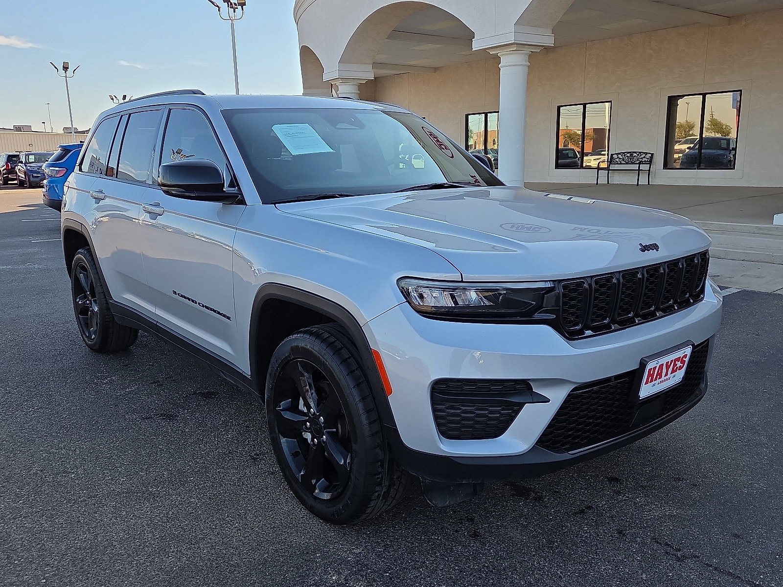 Used 2024 Jeep Grand Cherokee Altitude image 5