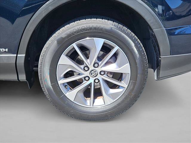 Used 2017 Toyota RAV4 XLE AWD/4WD image 23