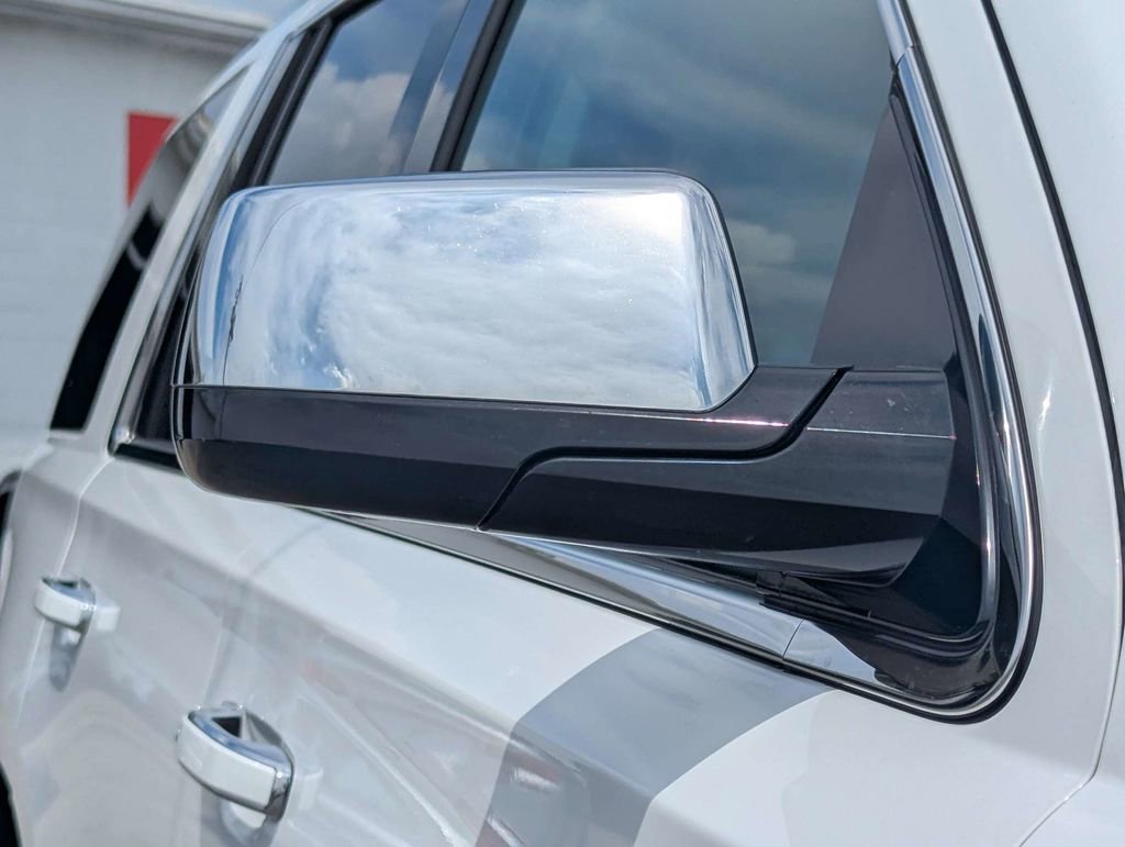 Used 2018 Chevrolet Tahoe Premier RWD image 13