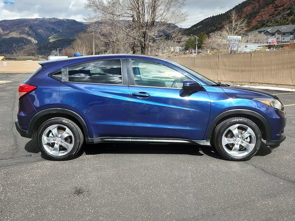 Used 2017 Honda HR-V EX image 2