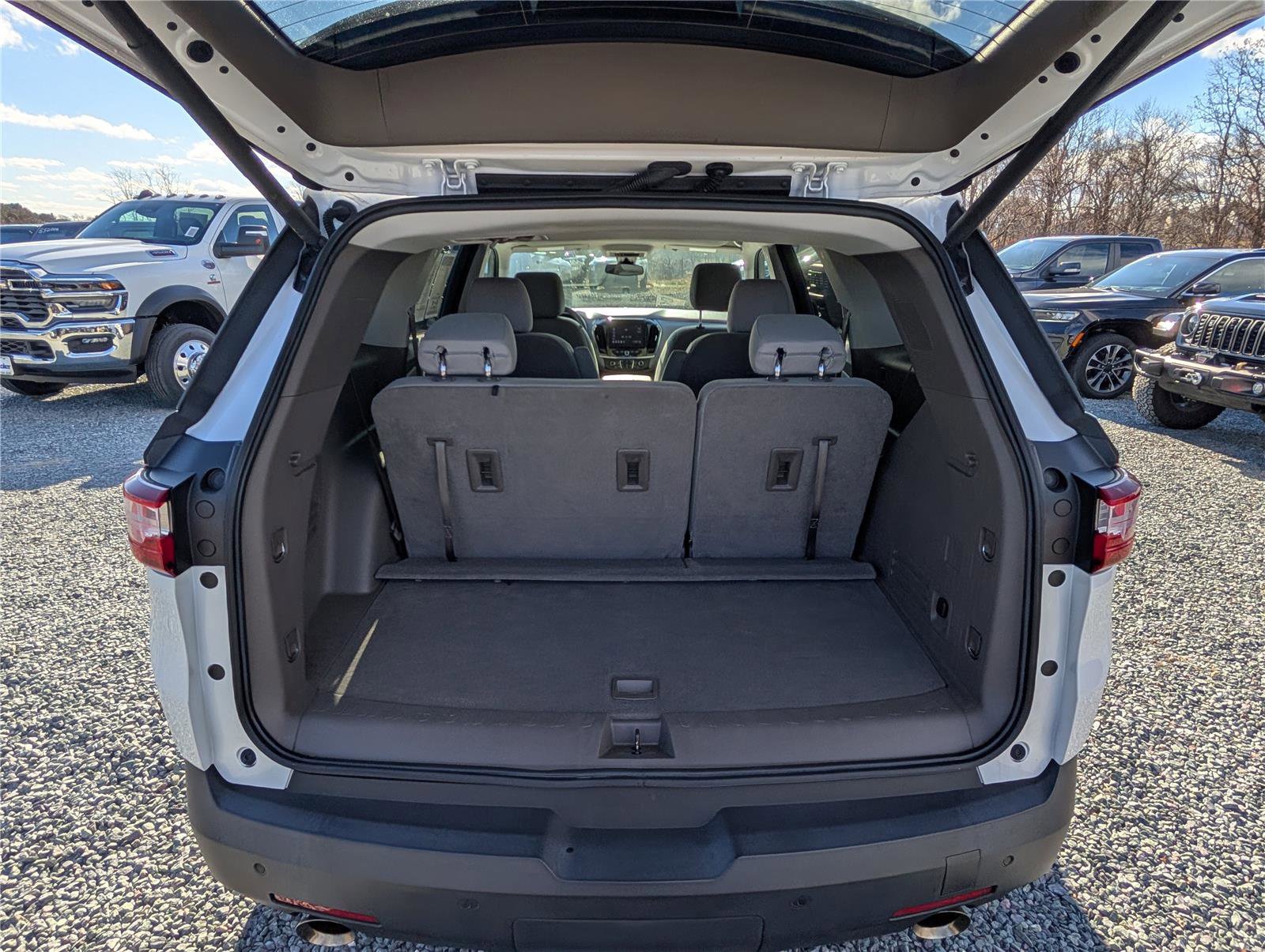 Used 2021 Chevrolet Traverse LT image 12