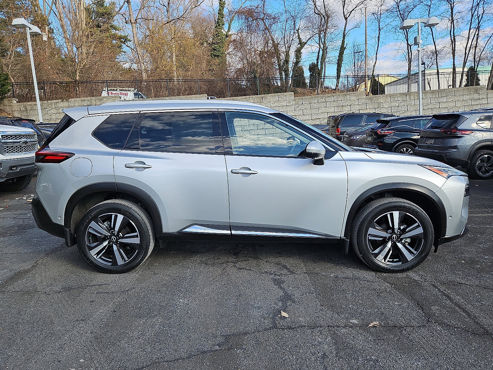 Certified 2023 Nissan Rogue SL w/ SL Premium Package image 7