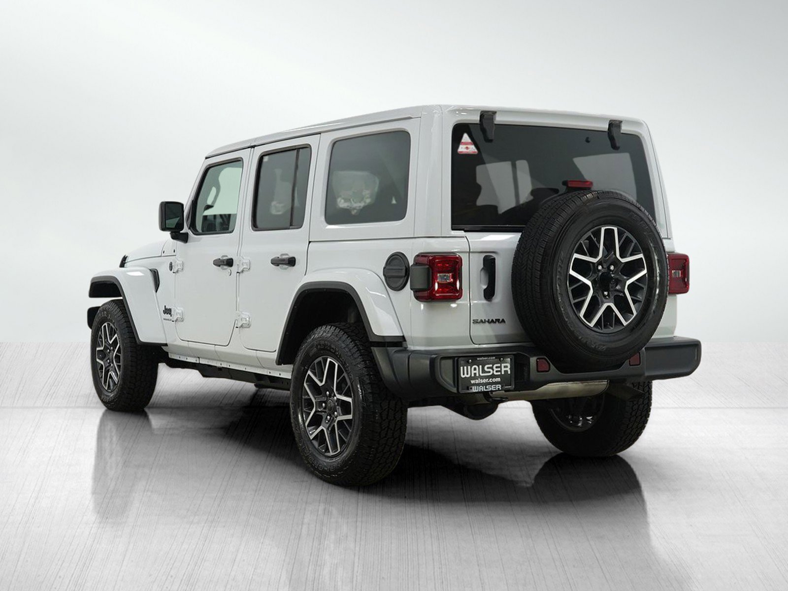 Used 2025 Jeep Wrangler Sahara image 3