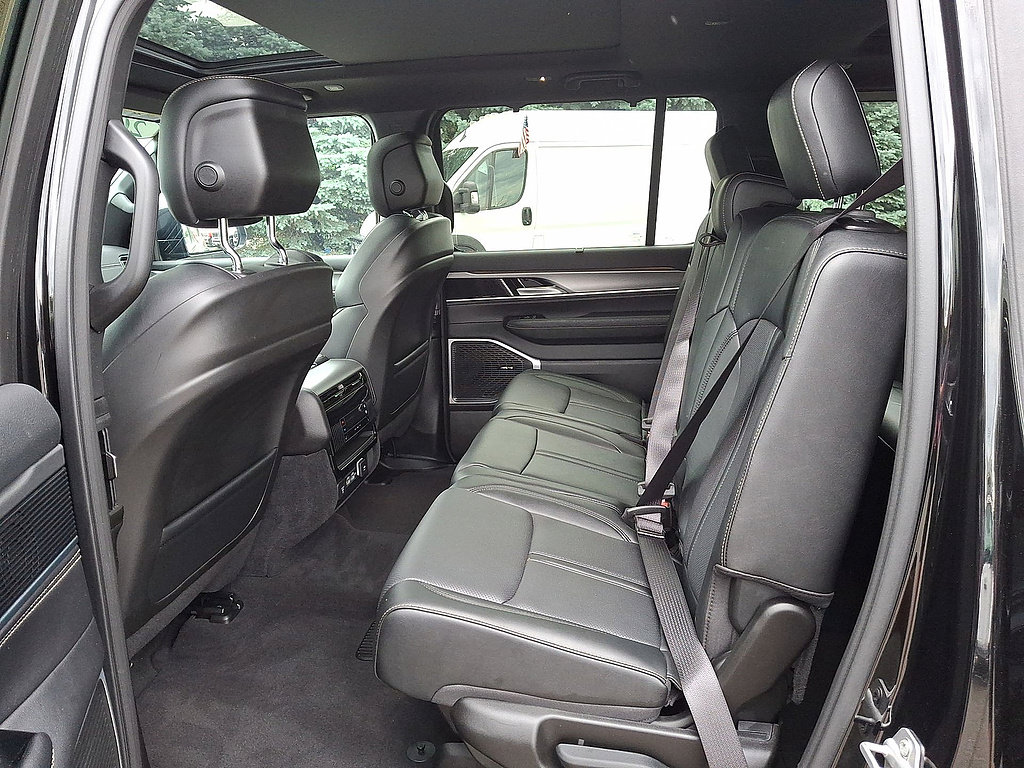 Certified 2024 Jeep Wagoneer Series II w/ Convenience Group I AWD/4WD image 20