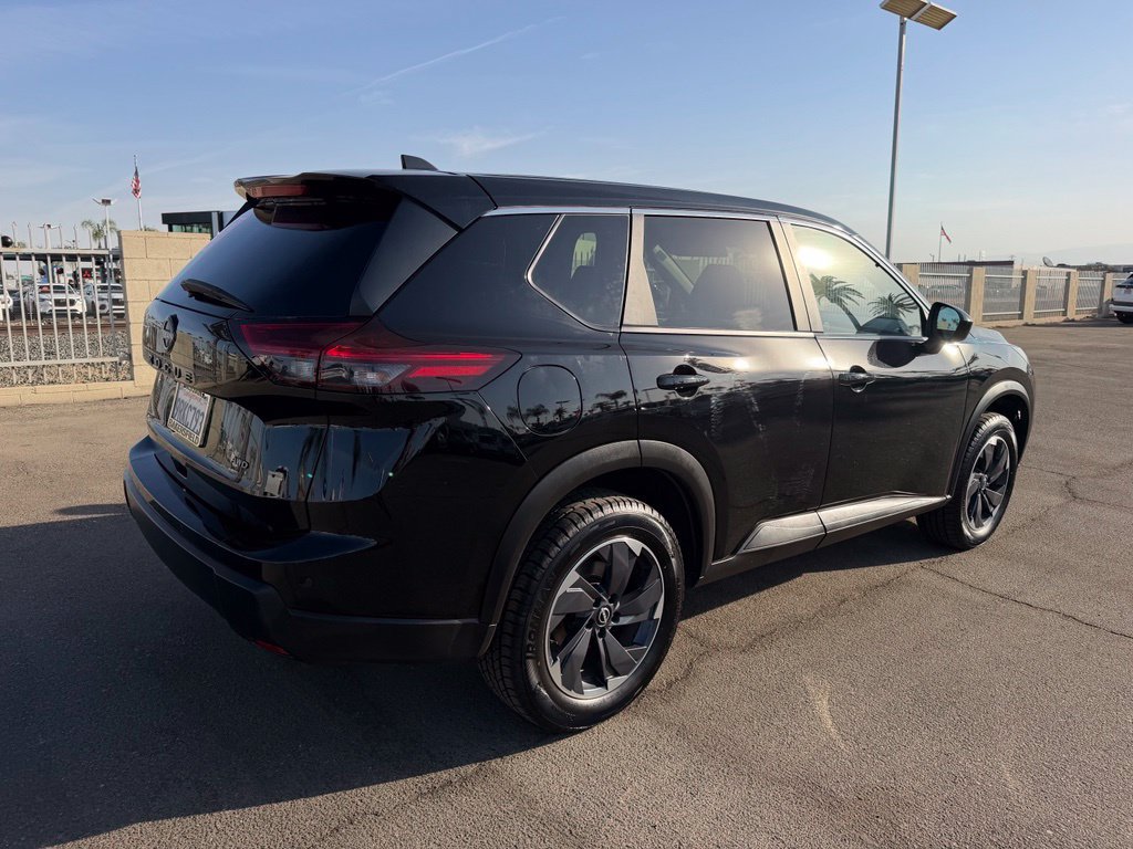 Certified 2025 Nissan Rogue SV AWD/4WD image 6
