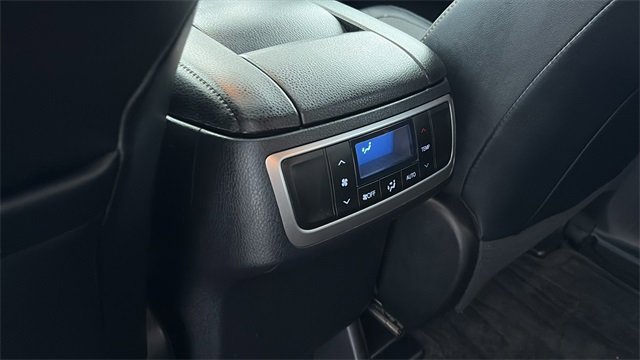 Used 2015 Toyota Highlander Limited image 25