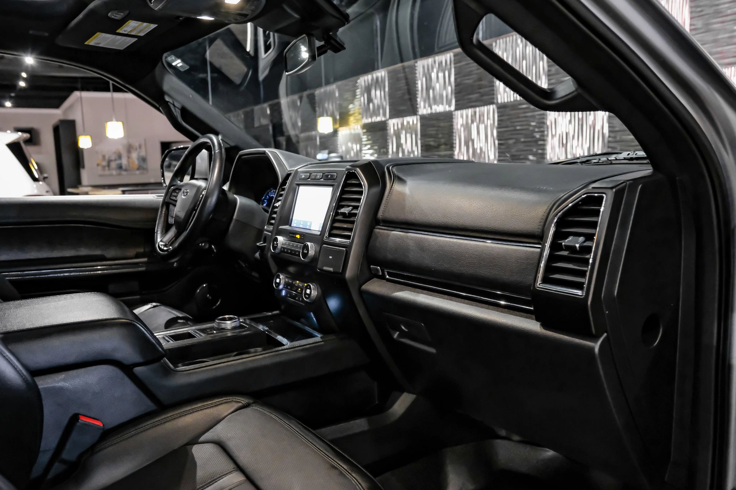 Used 2021 Ford Expedition Limited image 12