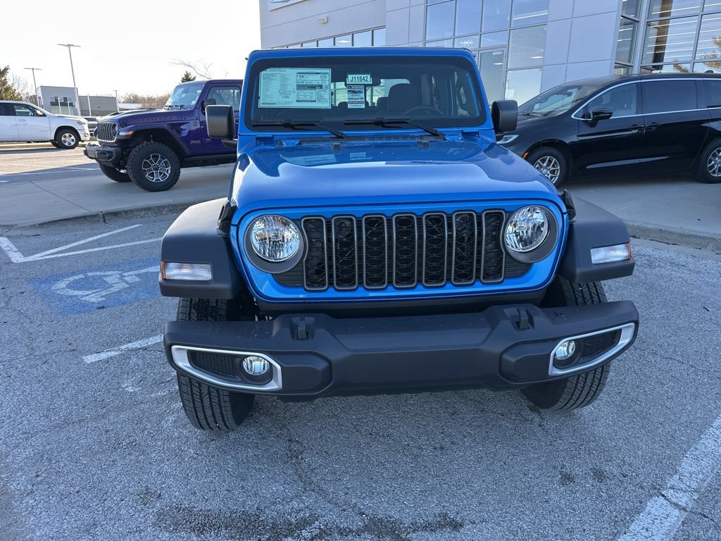 New 2026 Jeep Gladiator Sport AWD/4WD image 9