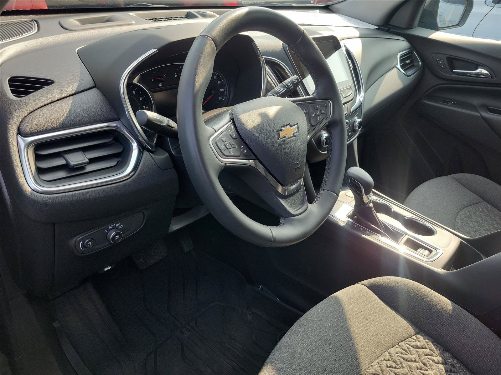 Used 2024 Chevrolet Equinox LT FWD image 17