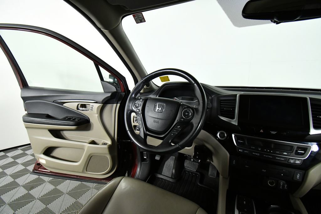 Used 2018 Honda Pilot Touring image 19