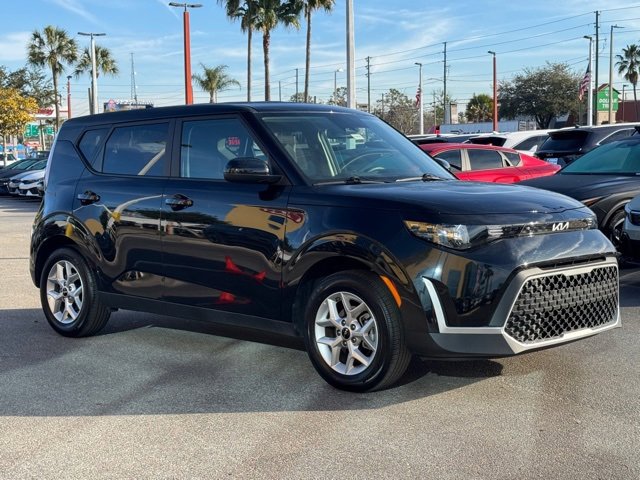 Certified 2025 Kia Soul LX image 4