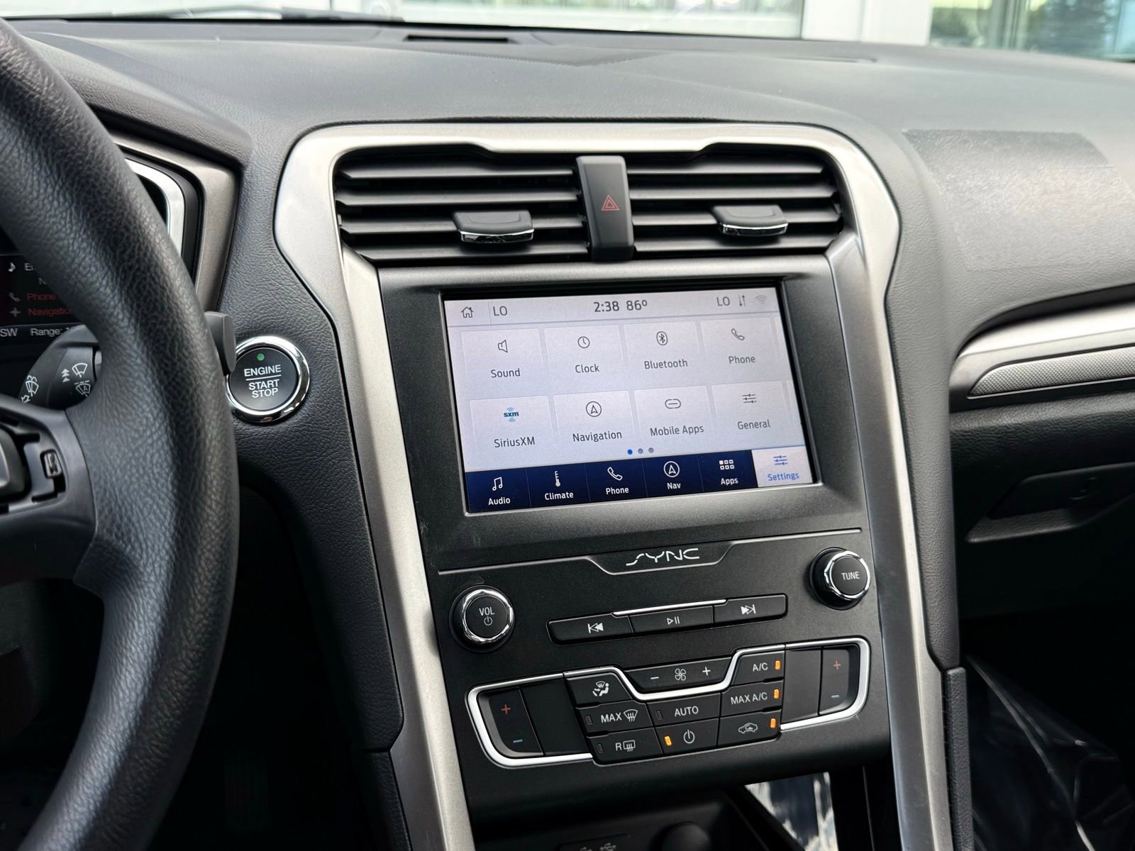 Used 2020 Ford Fusion SE FWD image 31