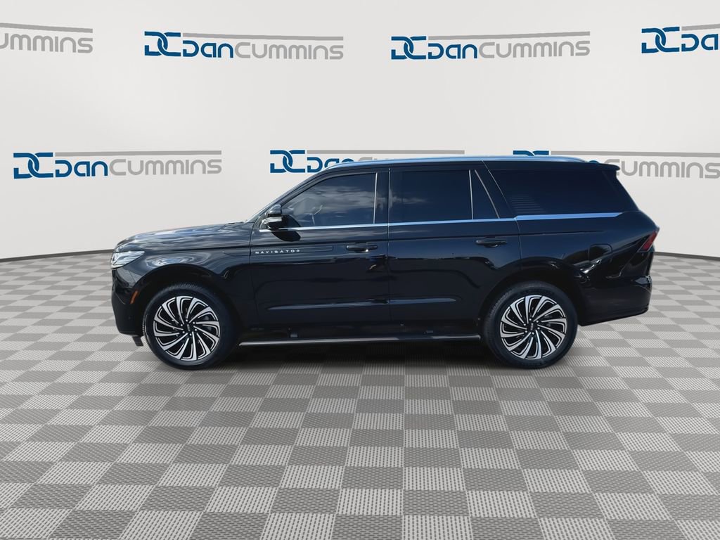 Used 2025 Lincoln Navigator Black Label AWD/4WD image 5