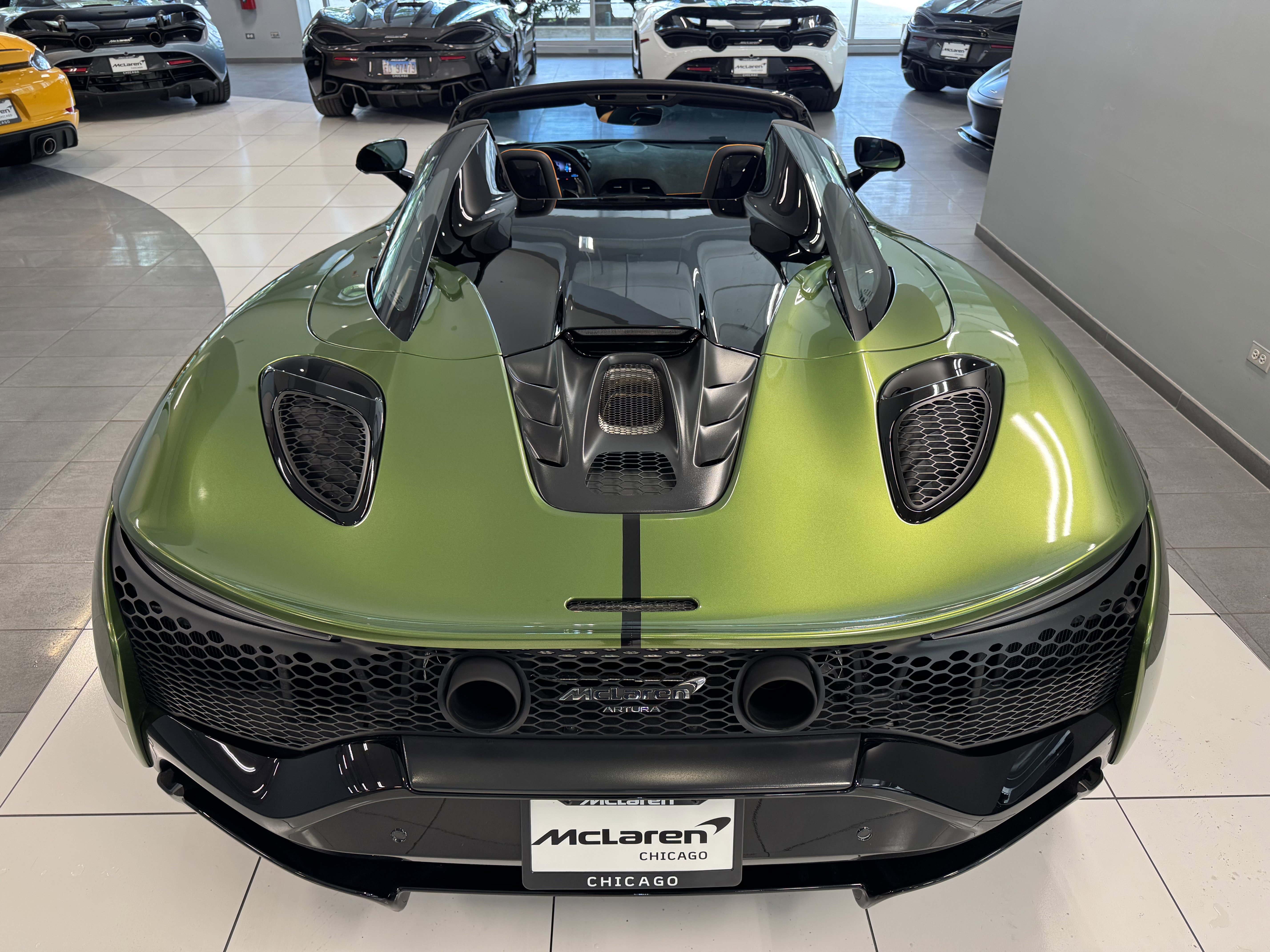 Used 2025 McLaren Artura Spider image 9