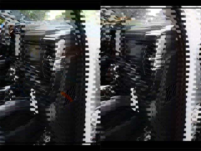 New 2025 Ford F350 Lariat image 14