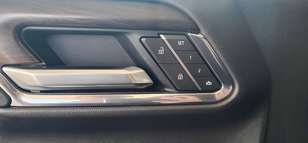 Used 2025 GMC Sierra 1500 SLT image 12