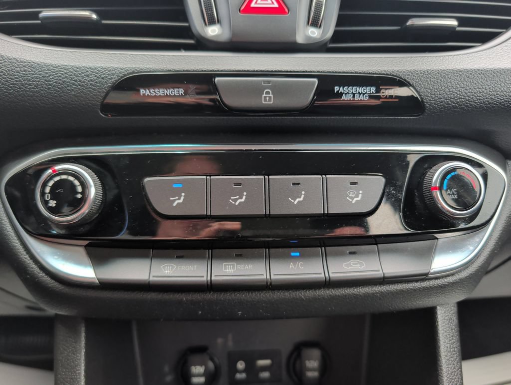 Used 2019 Hyundai Elantra GT FWD image 15