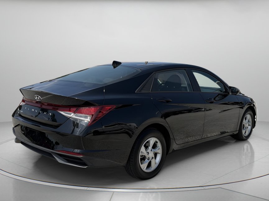Used 2023 Hyundai Elantra SE FWD image 3