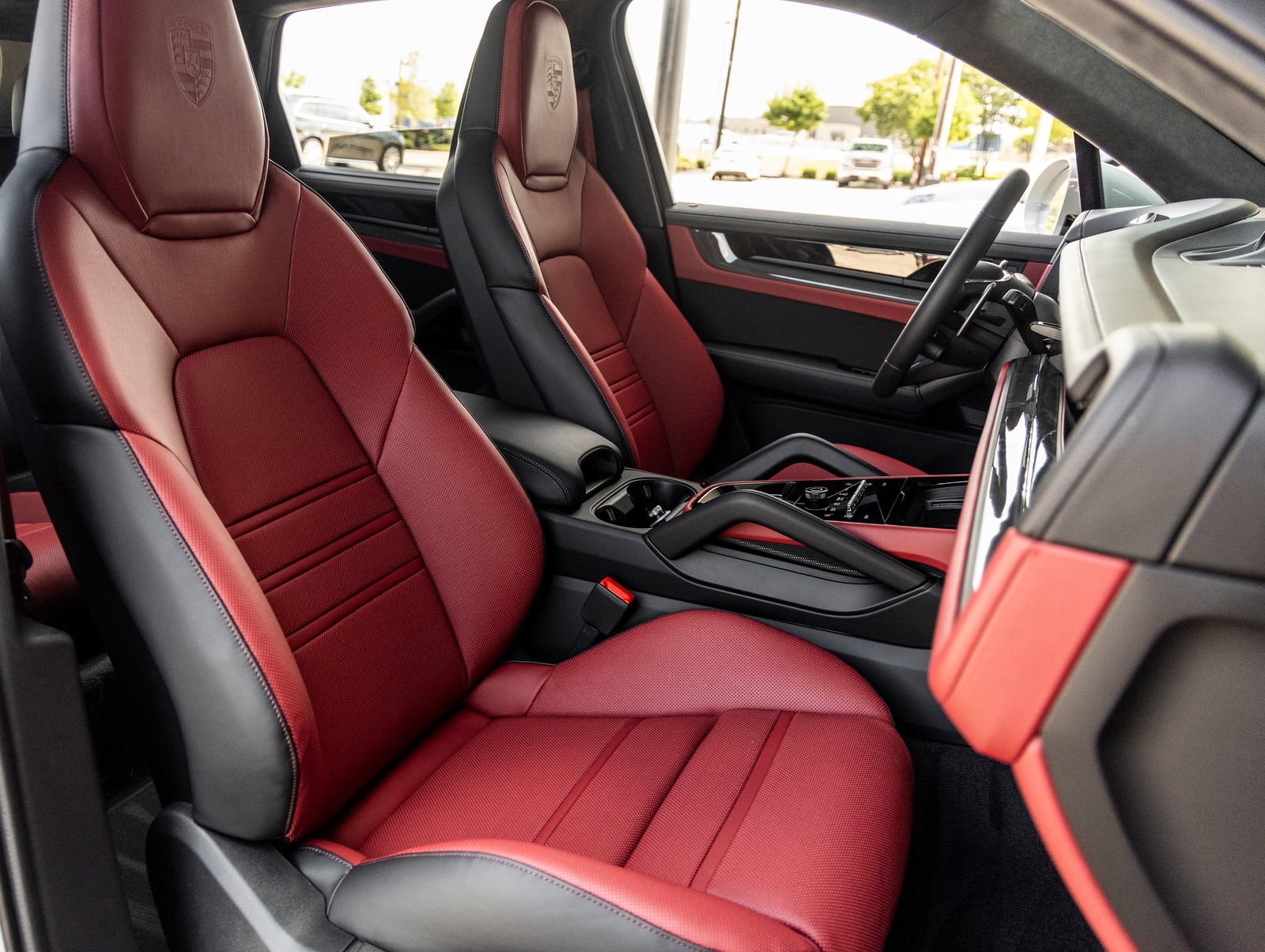 Certified 2025 Porsche Cayenne GTS AWD/4WD image 41