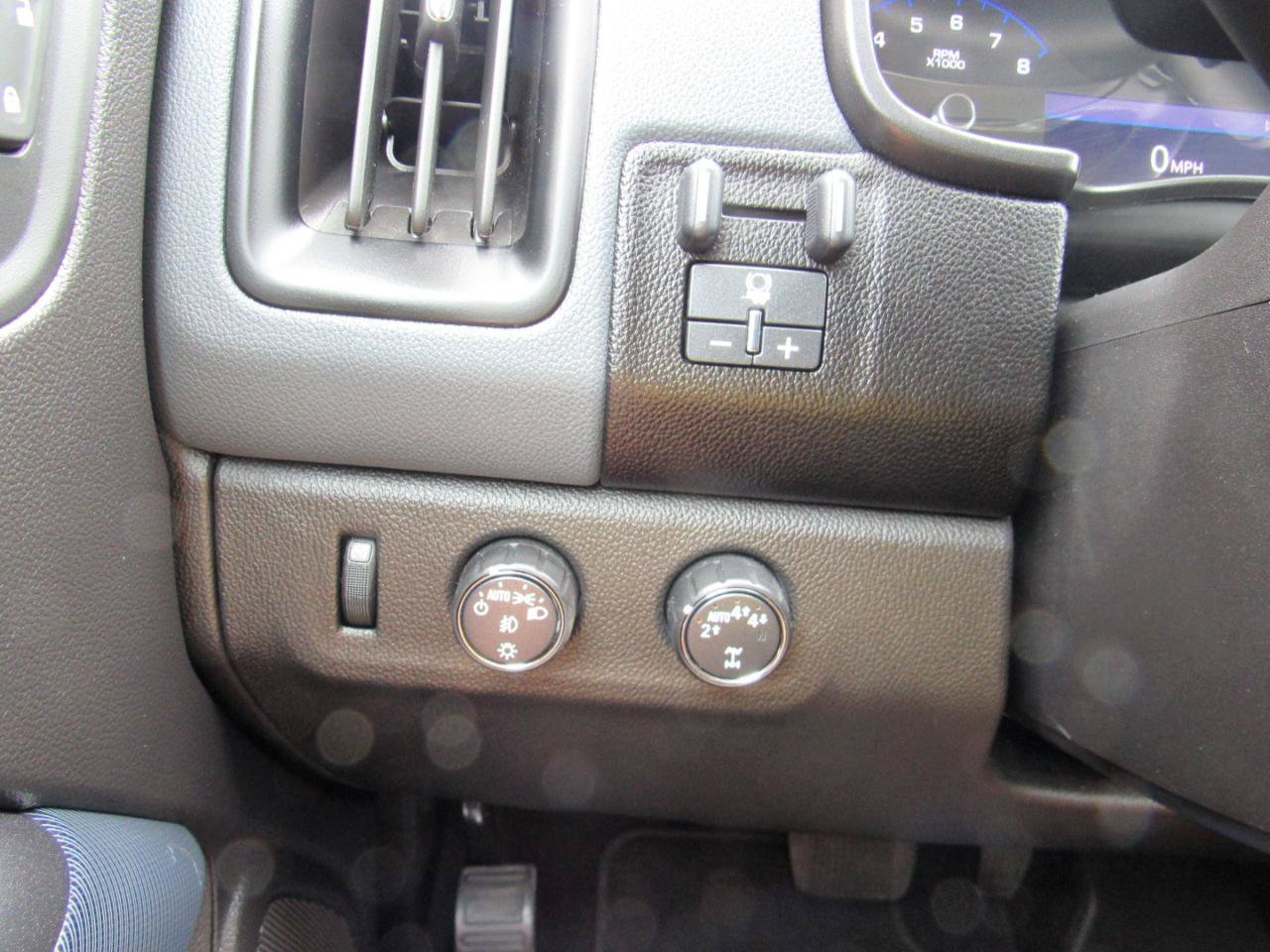 Used 2021 Chevrolet Colorado Z71 AWD/4WD image 19