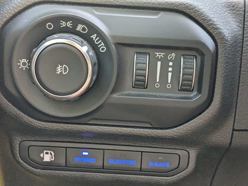Used 2022 Jeep Wrangler Unlimited Sahara w/ Cold Weather Group AWD/4WD image 23