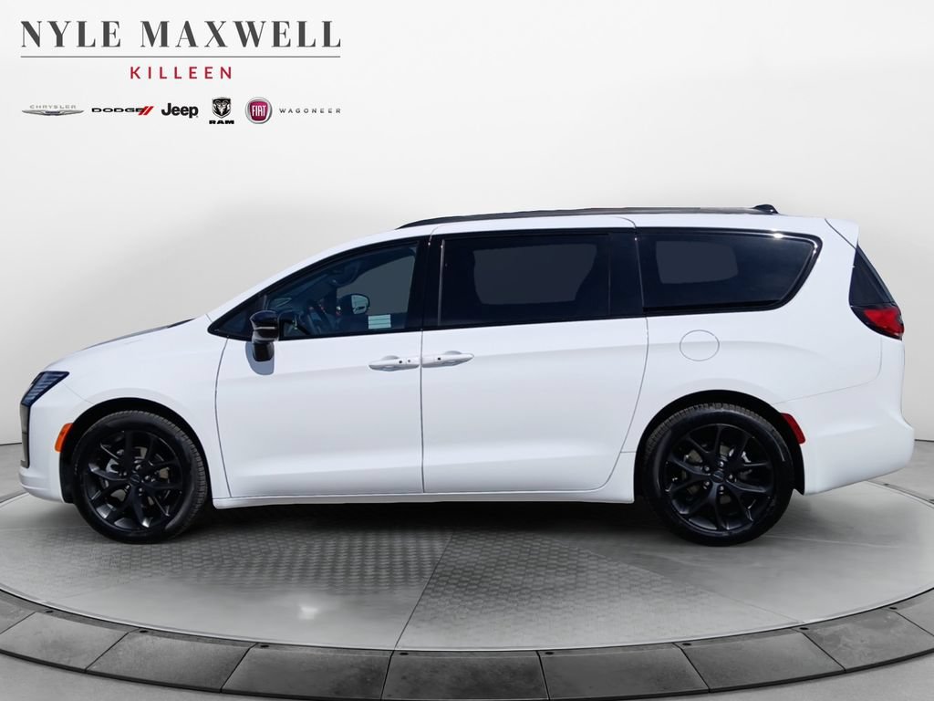 New 2027 Chrysler Pacifica Limited FWD image 13