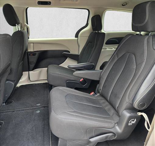 Used 2023 Chrysler Voyager LX image 16
