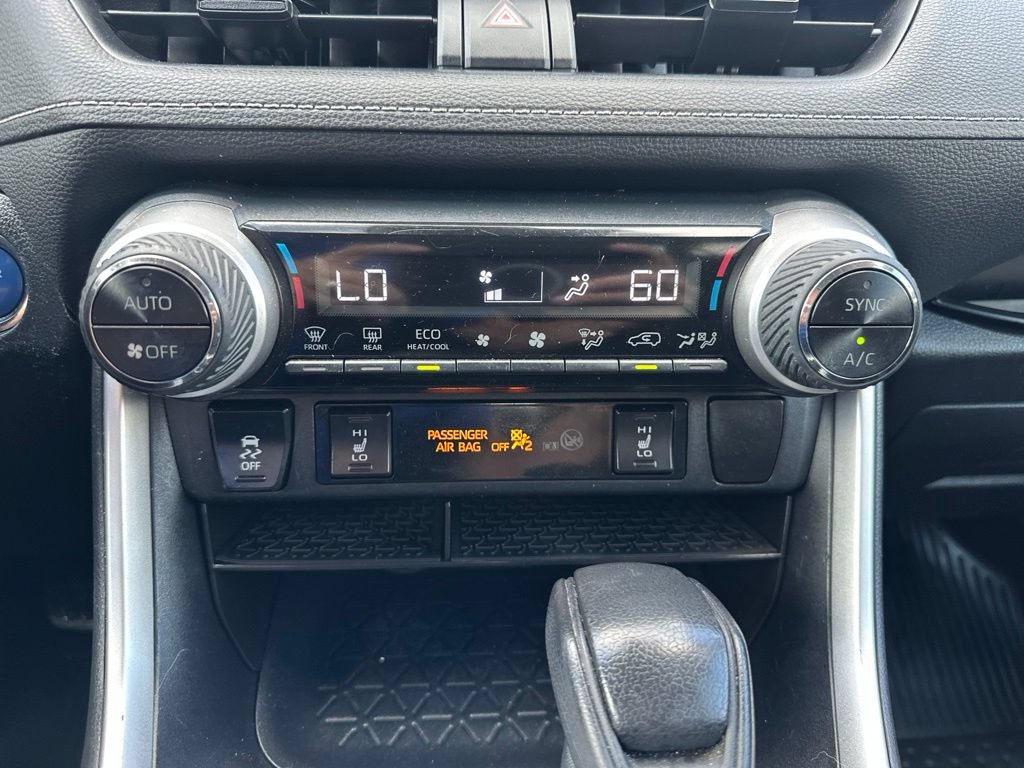 Used 2019 Toyota RAV4 XLE w/ Convenience Package AWD/4WD image 4