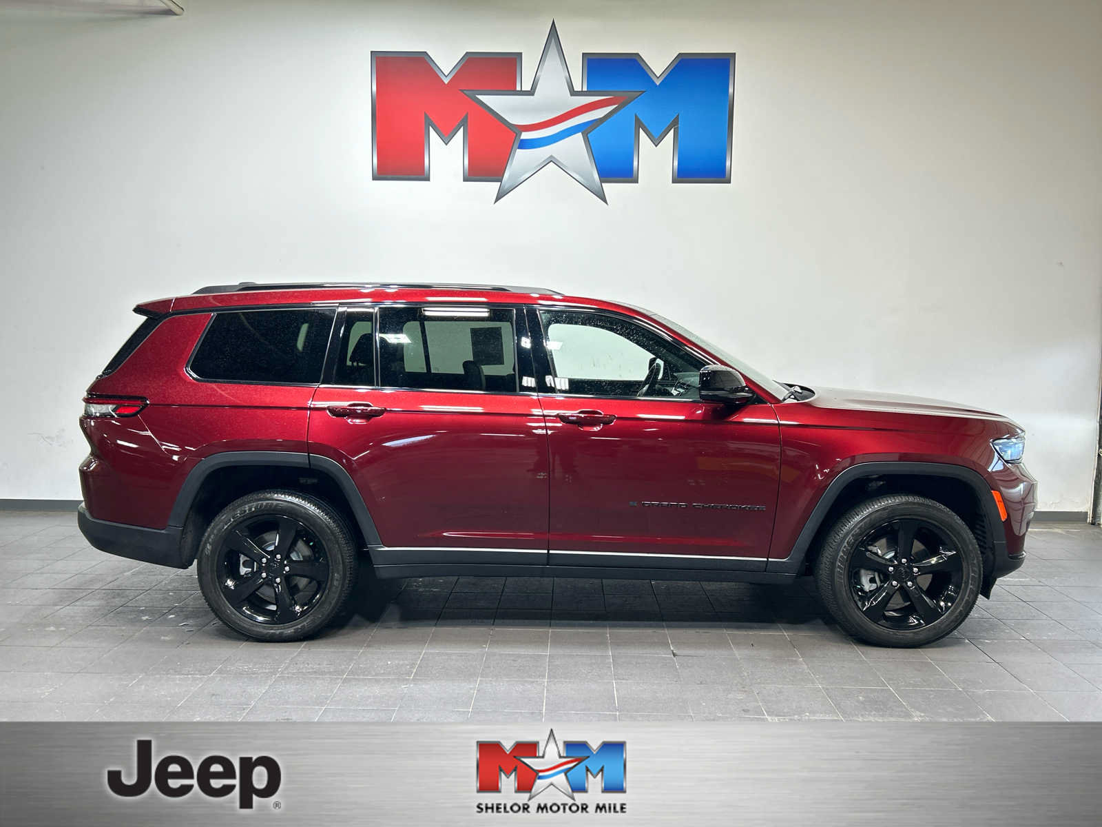 Used 2024 Jeep Grand Cherokee L Altitude AWD/4WD image 1