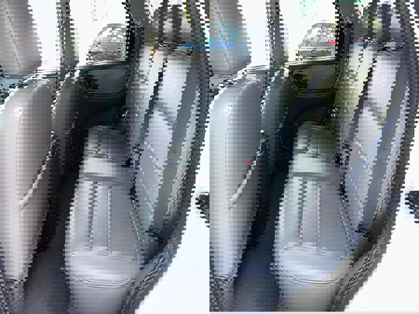 Used 2005 Ford Escape XLT image 16