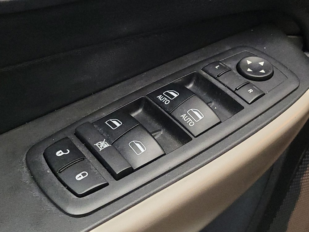 Used 2018 Jeep Cherokee Limited image 27