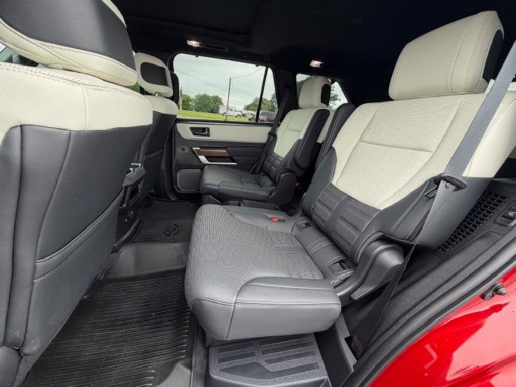 Used 2025 Toyota Sequoia Capstone AWD/4WD image 12