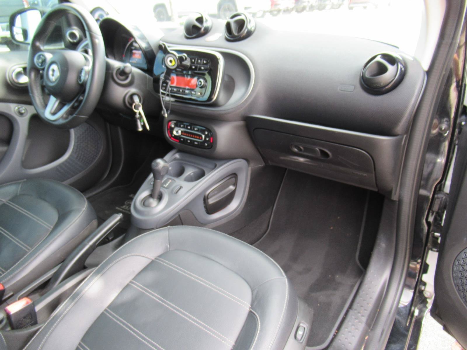 Used 2016 smart fortwo Prime RWD image 12