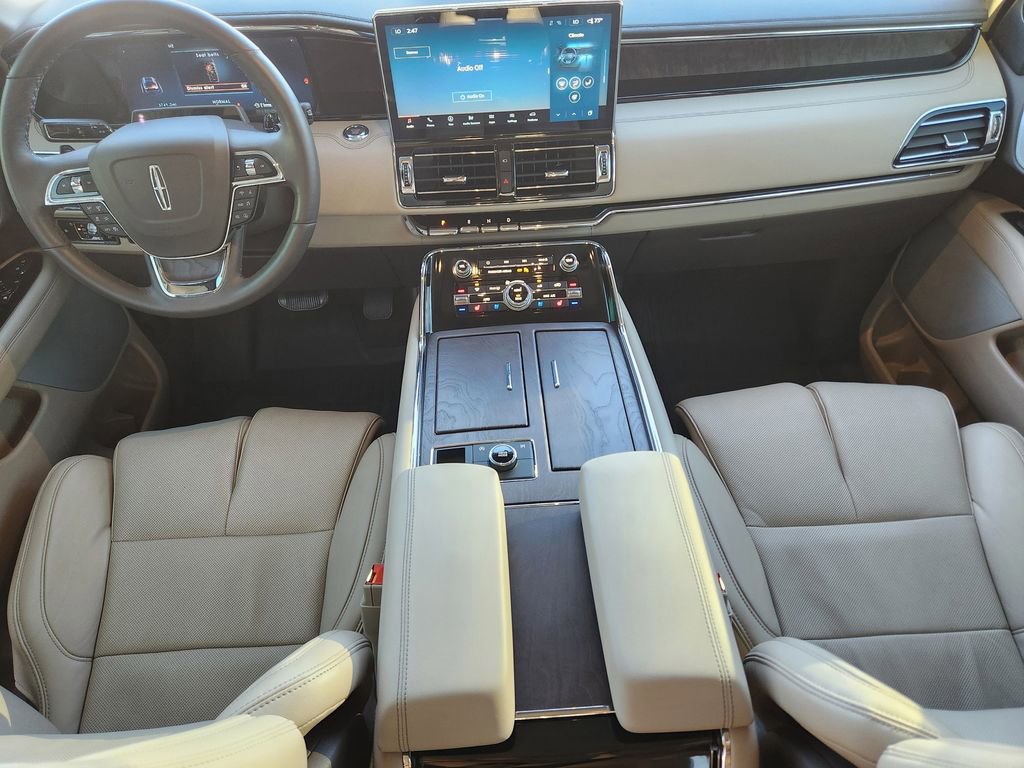 Used 2024 Lincoln Navigator L Reserve image 13
