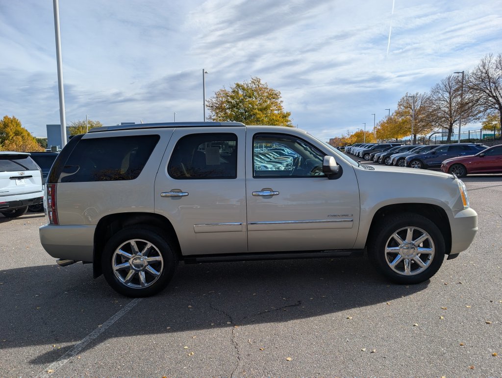 Used 2014 GMC Yukon Denali AWD/4WD image 7