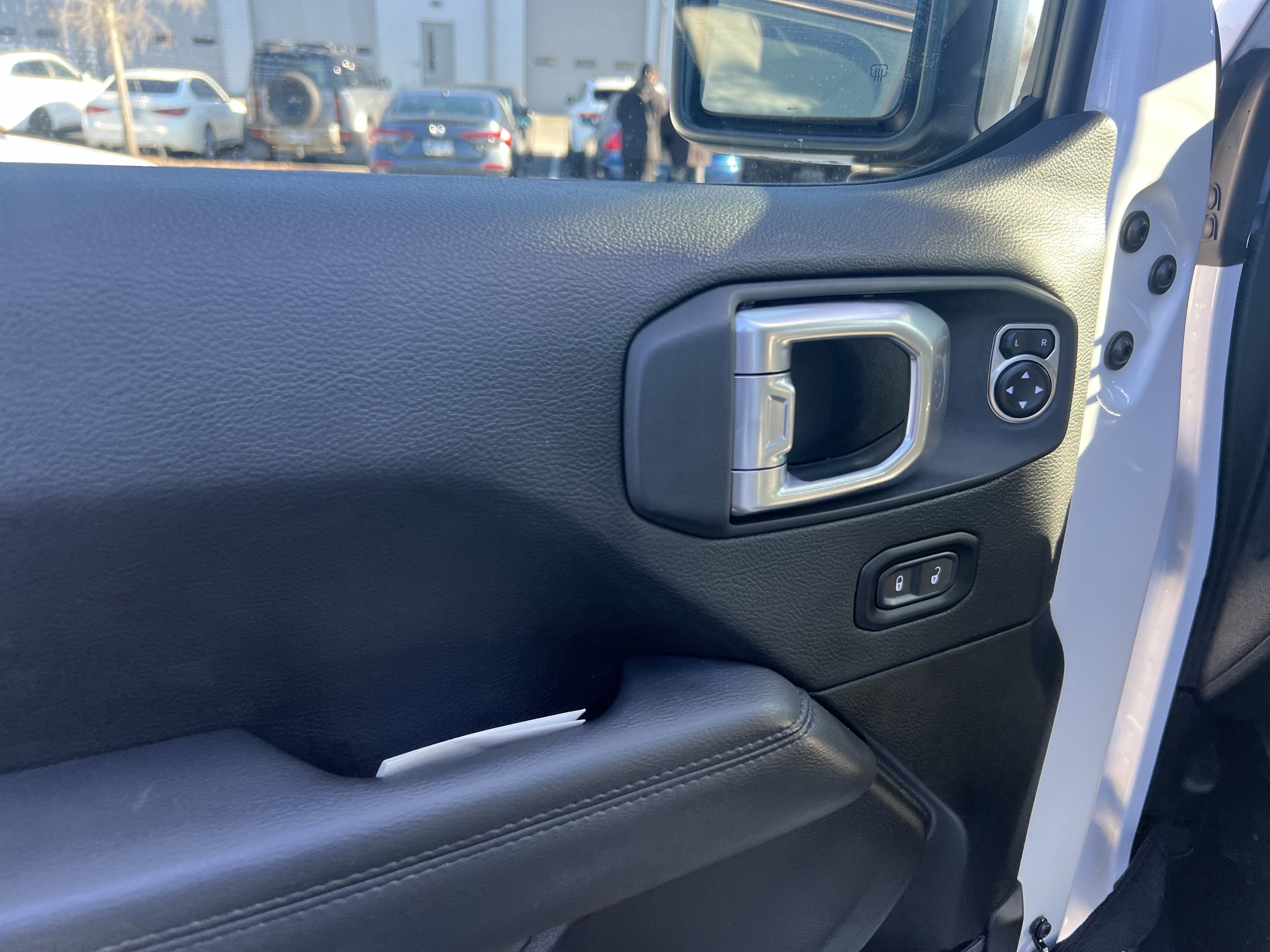 Used 2020 Jeep Wrangler Unlimited Sahara AWD/4WD image 15